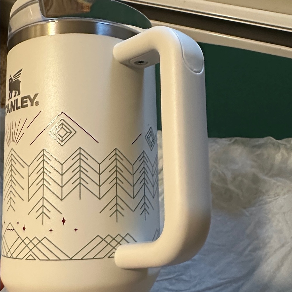 NIB/NWT Stanley 40oz Tumbler in Pale Stone Winterscape - Picture 4 of 13